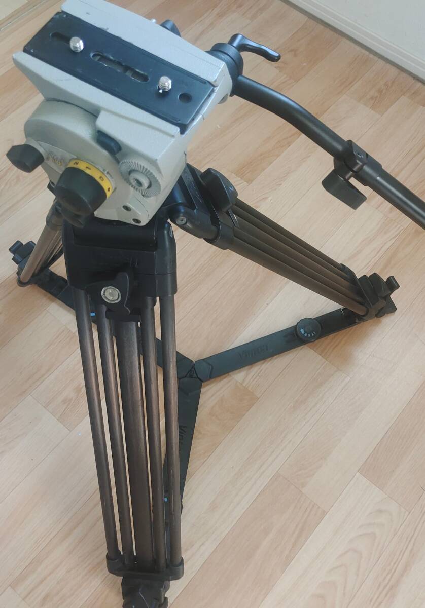 Vinten Vision100 Tripod Head with Carbon Fiber Tripod and Ground Spreader [s1237758925]