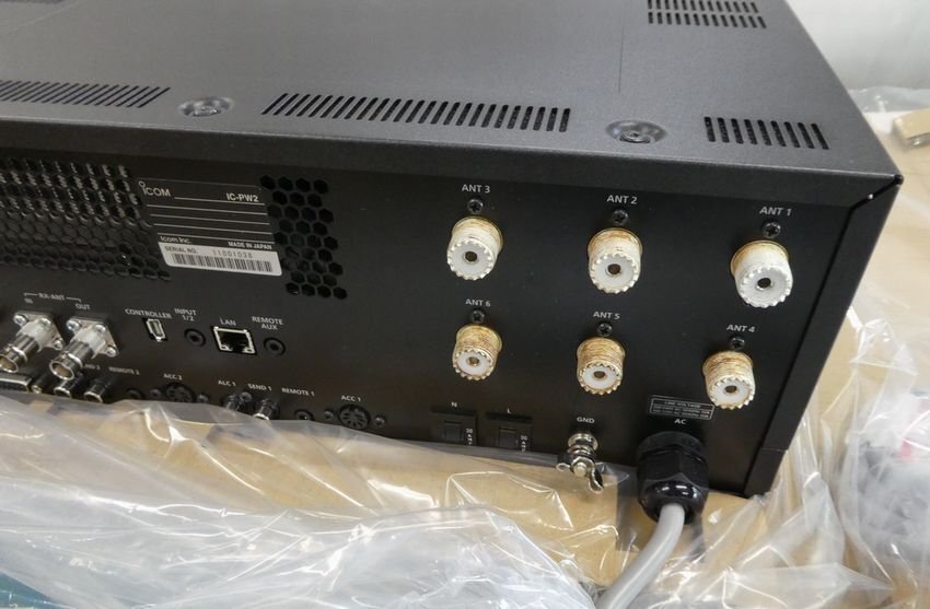 ICOM IC-PW2 HF/50MHz 1KW Linear Amplifier [l1215462240]