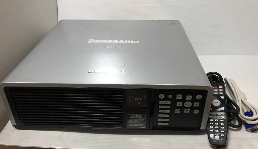 Panasonic PT-DW740S Projector 7000 Lumens 706 Hours Use Made in Japan [p1213882791]