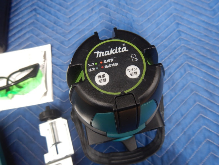 Makita SK314GDZN Green Laser Level with 2 Batteries 10.8V 4.0Ah Set [q1236368776]