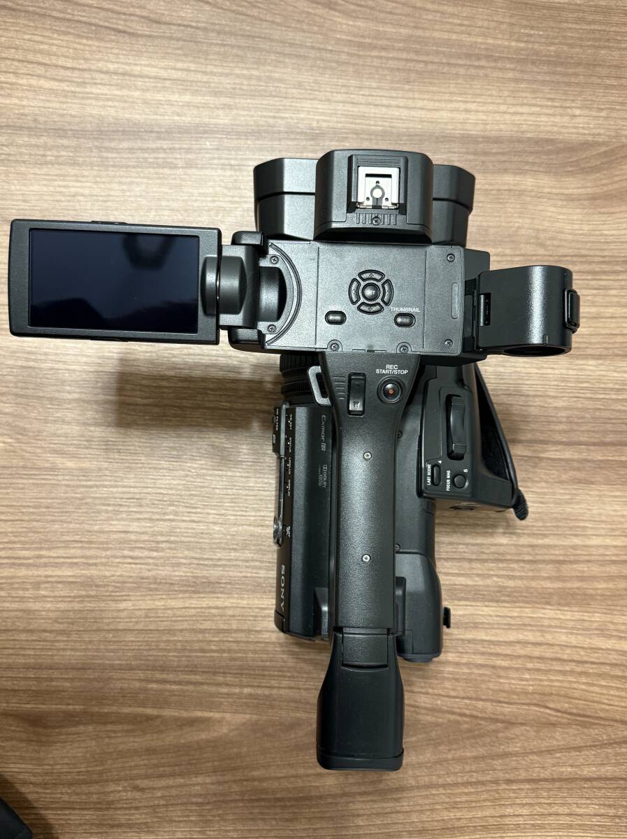 SONY HXR-NX100 Commercial Video Camera [k1218075401]
