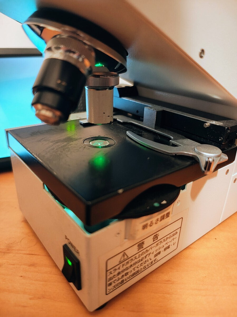 Digital Phase Contrast Microscope IS-2004 with 2x10/40 Lenses and 7.1 Inch LCD Monitor [e1215536608]