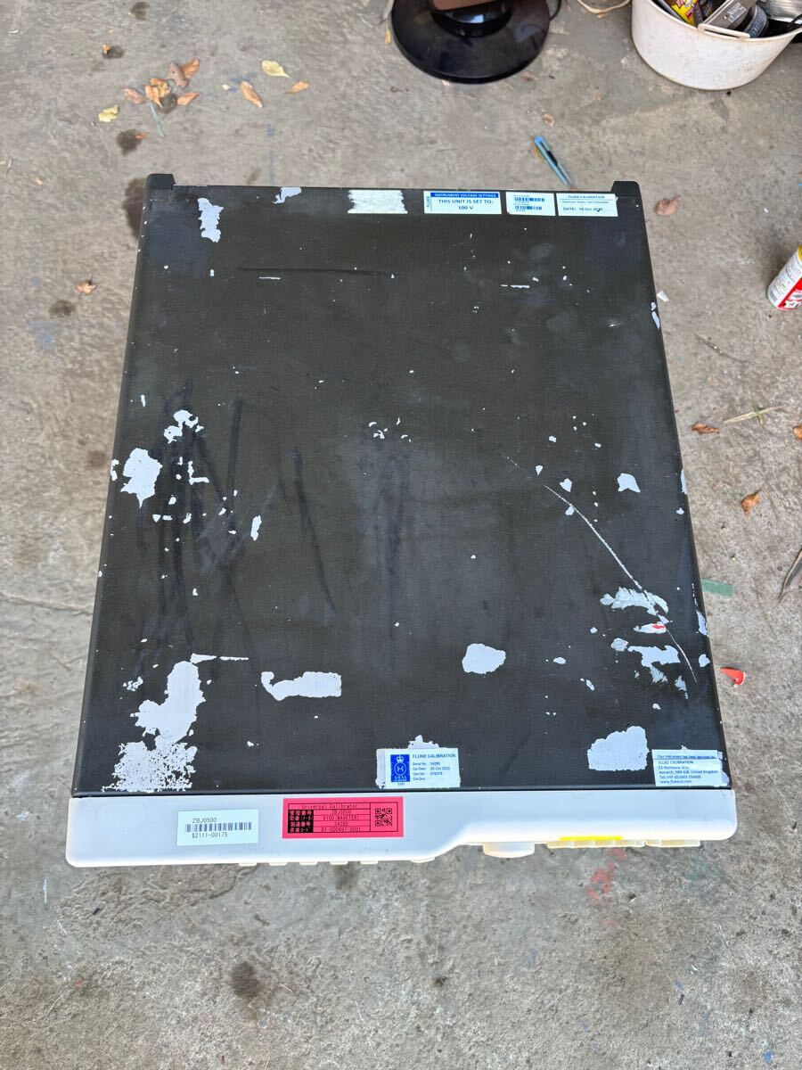 Fluke 9100 Universal Calibration System (for parts or not working) [o1166536518]