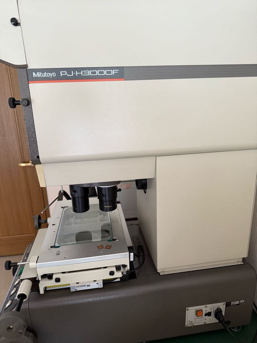 Mitutoyo PJ-3000F Projector with Sakae Stand [n1194449368]