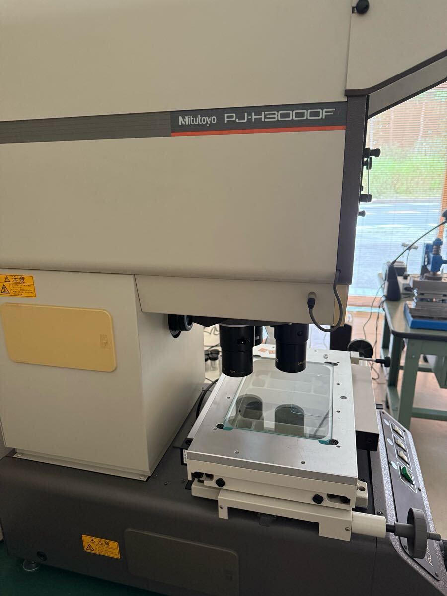 Mitutoyo PJ-3000F Projector with Sakae Stand [n1194449368]