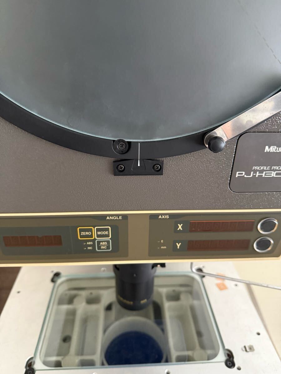 Mitutoyo PJ-3000F Projector with Sakae Stand [n1194449368]
