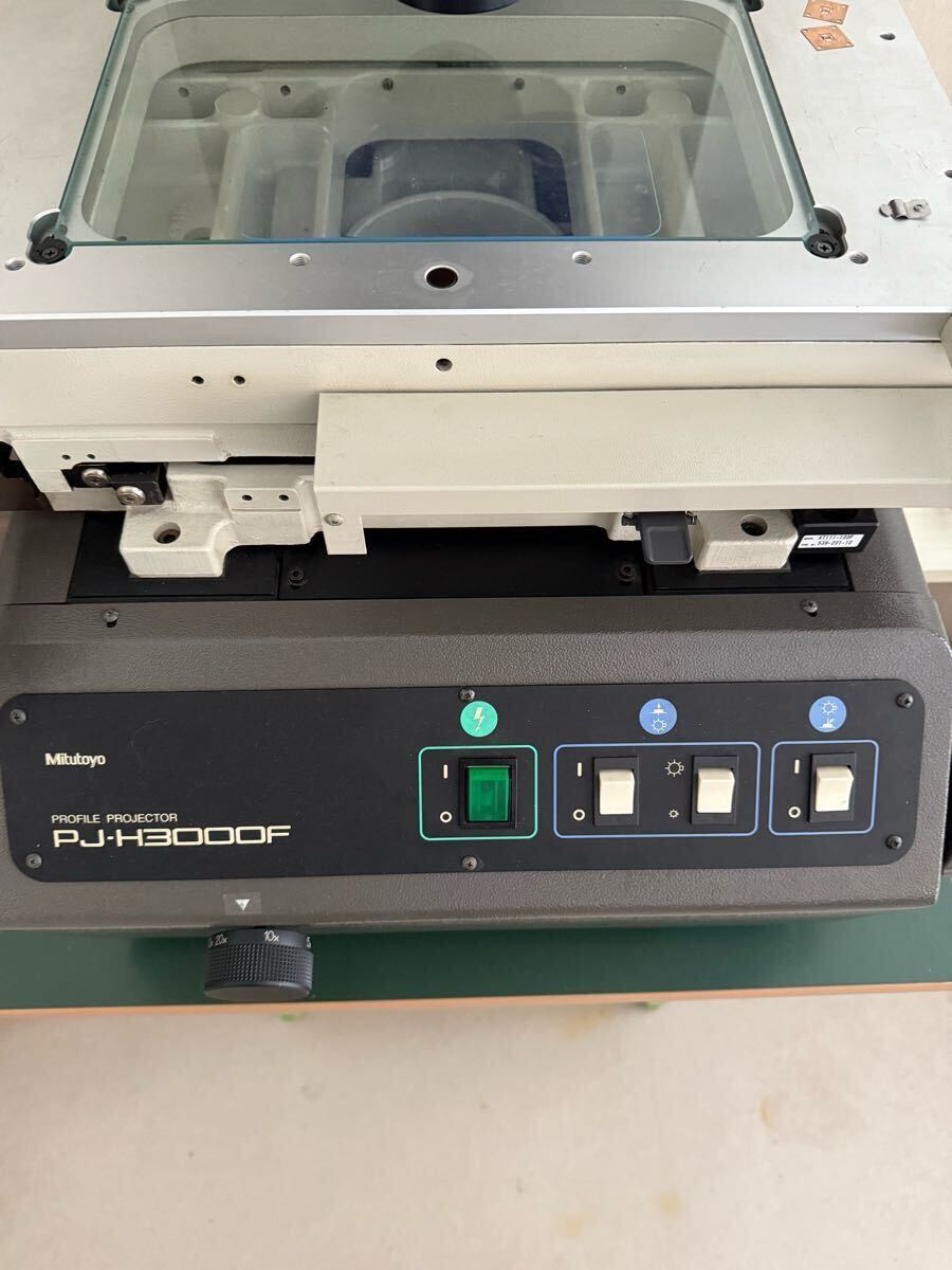 Mitutoyo PJ-3000F Projector with Sakae Stand [n1194449368]