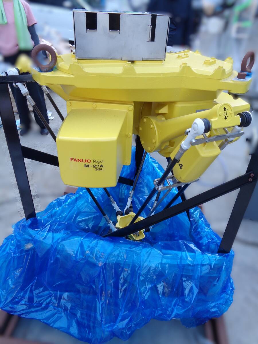 FANUC M-2iA/3SL Parallel Link Robot with R-30iB Controller [c1198591085]