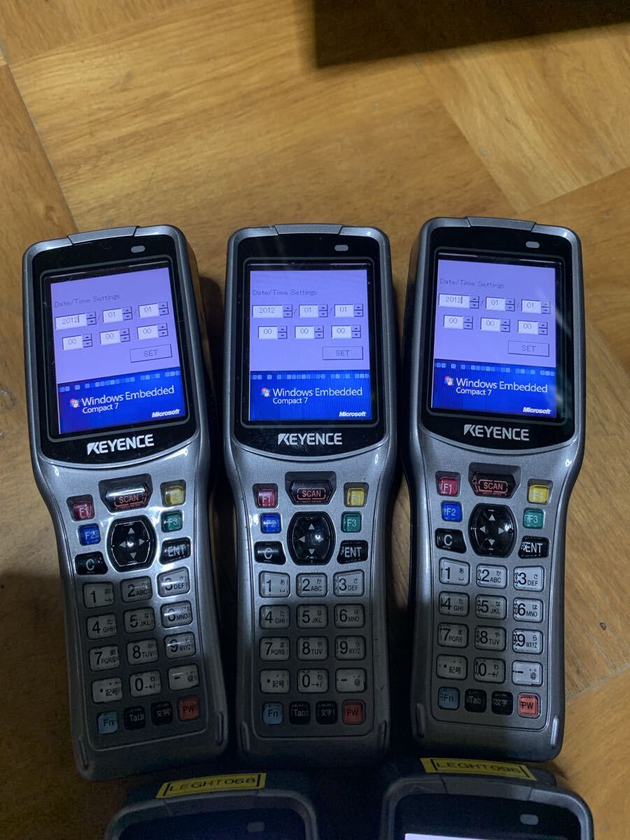 2) Used working item KEYENCE BT-W75 <10 batteries included> Handy terminal charging stand [n1208412935]