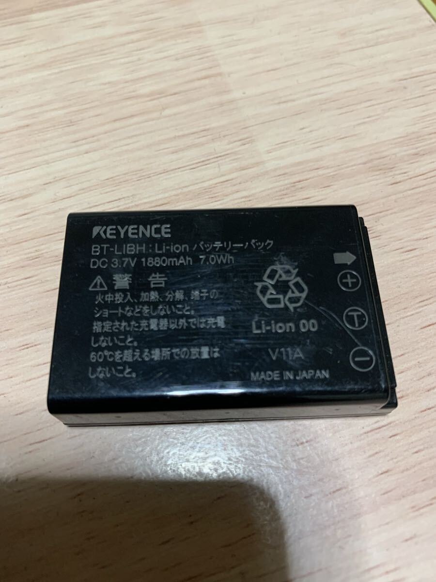 2) Used working item KEYENCE BT-W75 <10 batteries included> Handy terminal charging stand [n1208412935]