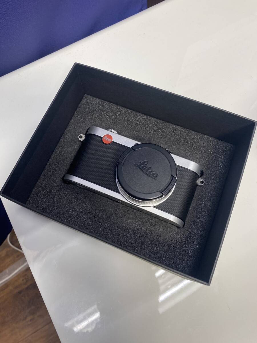 Leica X2 Compact Digital Camera Silver [m1216923295]