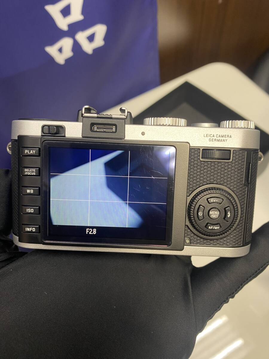 Leica X2 Compact Digital Camera Silver [m1216923295]
