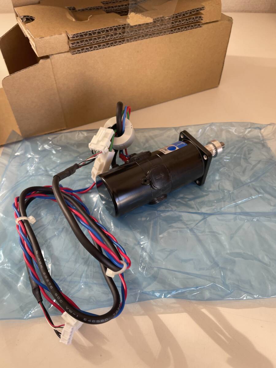 SANYO DENKI T404-081ET2N Servo Motor 40W DC 25V 2.9A [d1217717484]