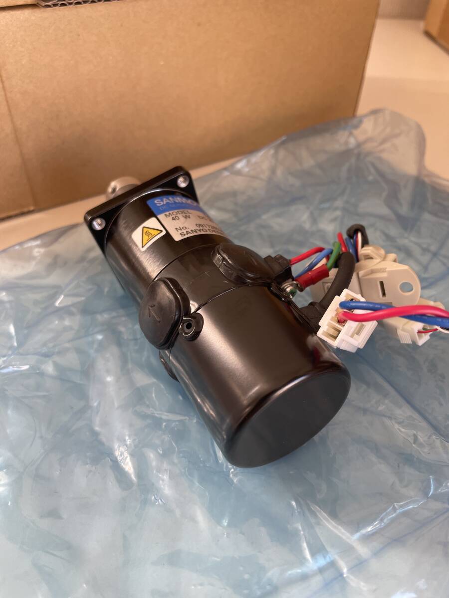 SANYO DENKI T404-081ET2N Servo Motor 40W DC 25V 2.9A [d1217717484]