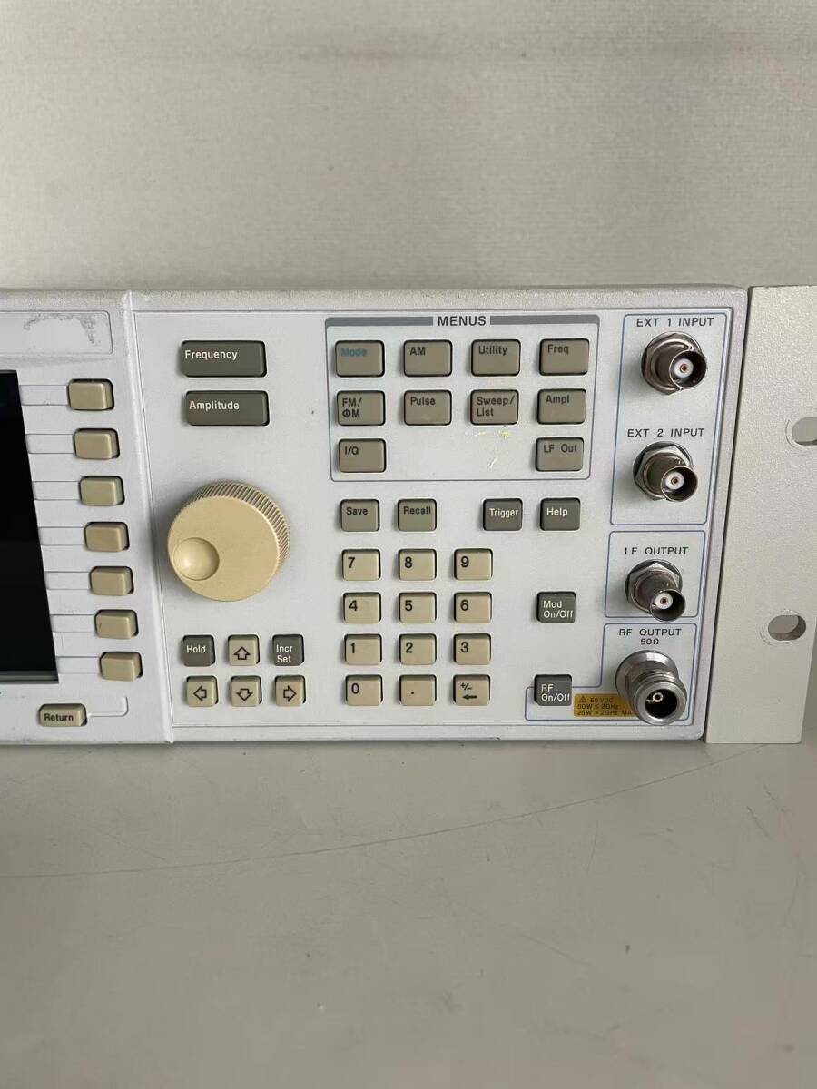 HEWLETT PACKARD E4432B ESG-D Digital RF Signal Generator [d1219342224]