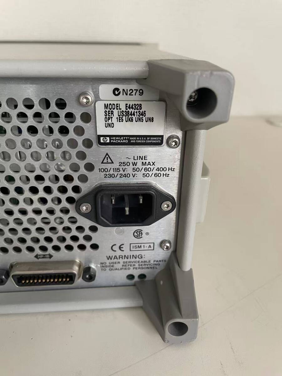 HEWLETT PACKARD E4432B ESG-D Digital RF Signal Generator [d1219342224]