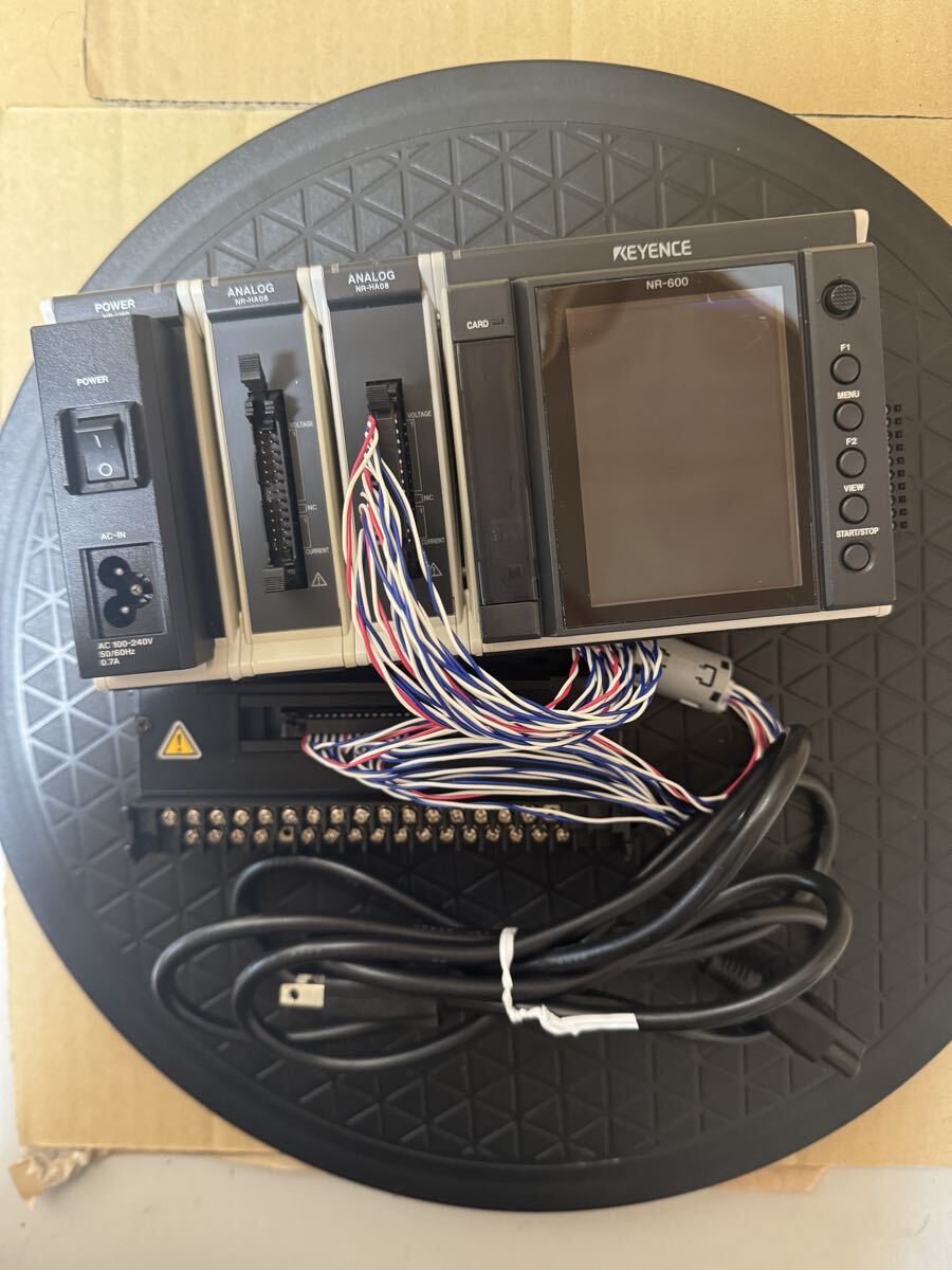 Keyence NR-600 Data Acquisition Unit with NR-U60 NR-HA08 (for parts) [b1222082272]