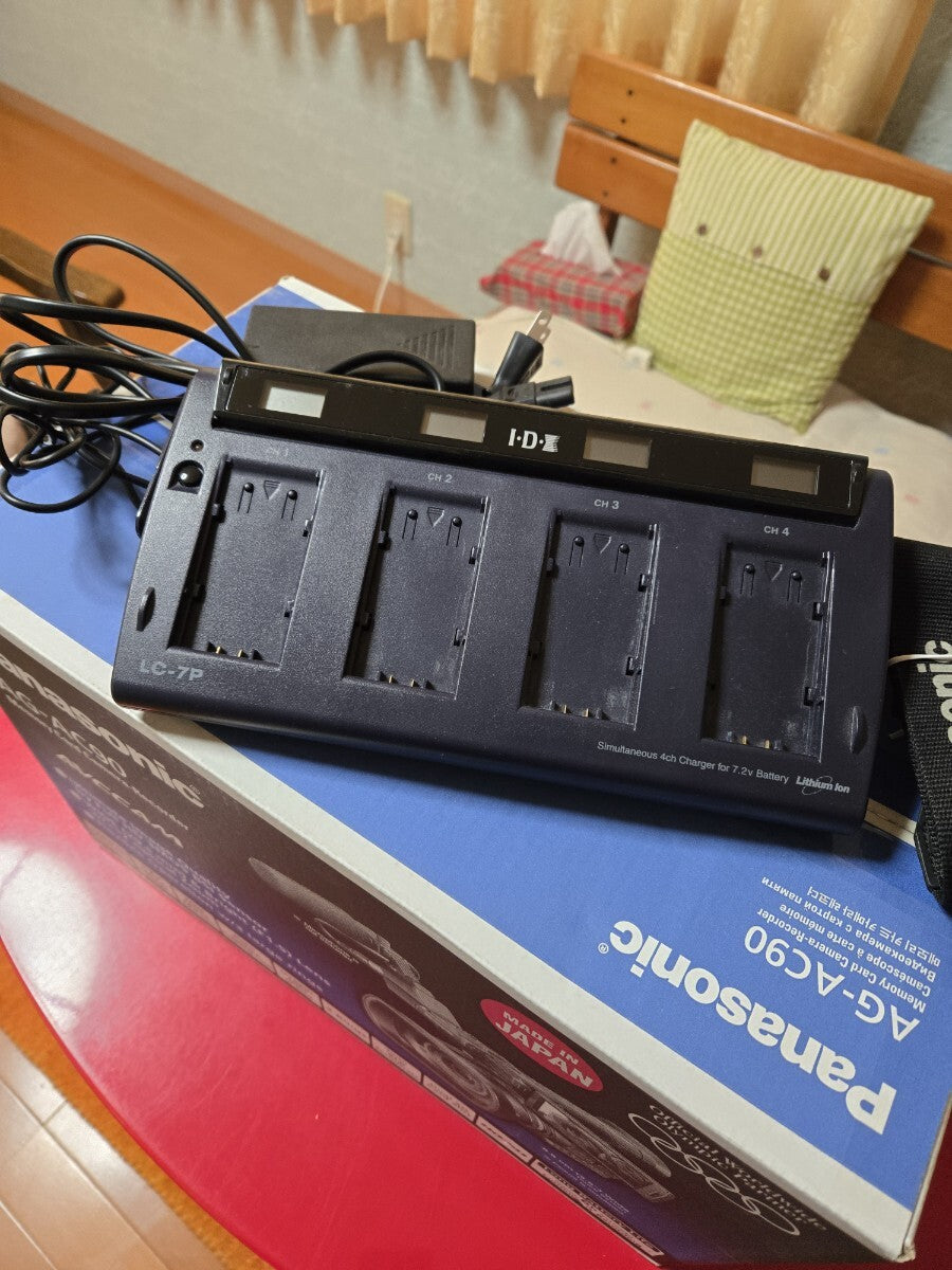 Panasonic AG-AC90 Professional Camera with 4 Batteries and Filter [h1228019019]
