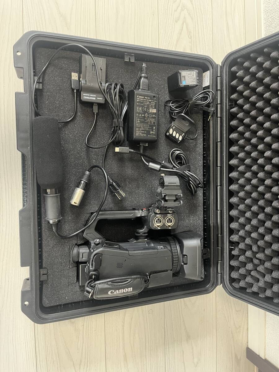 Canon XA70 4K Professional Video Camera [b1231068165]