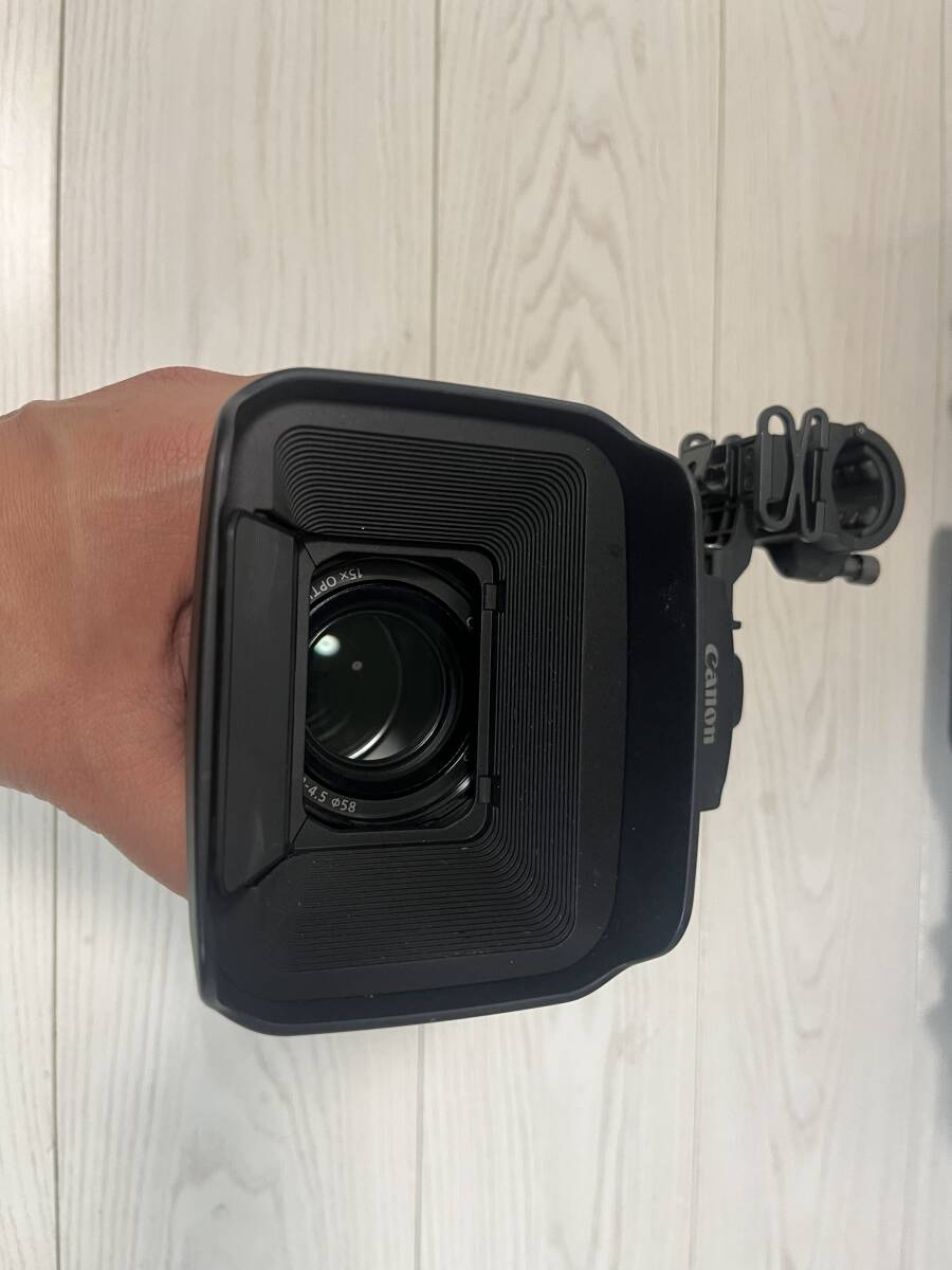 Canon XA70 4K Professional Video Camera [b1231068165]