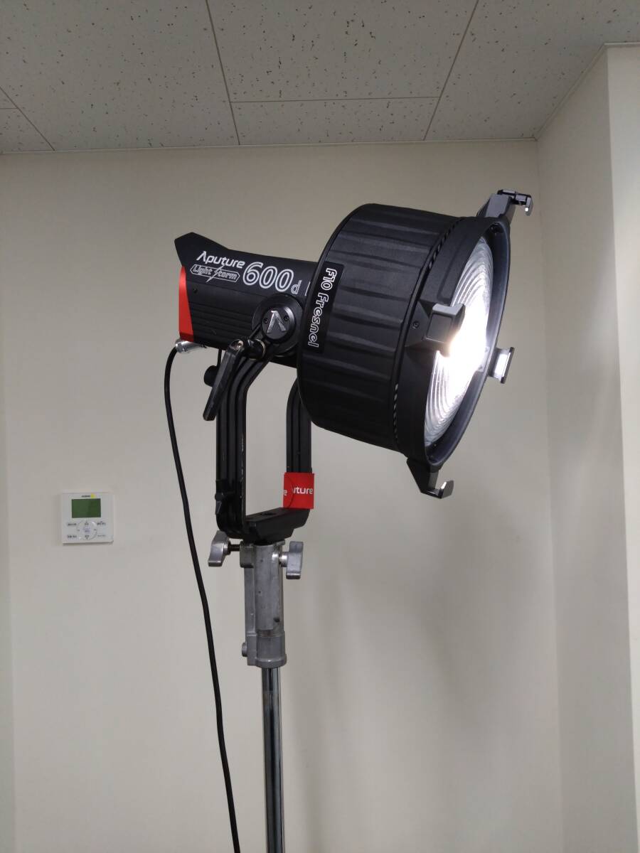 Aputure Light Storm 600d Pro LED Light with Lens Set [l1234761462]