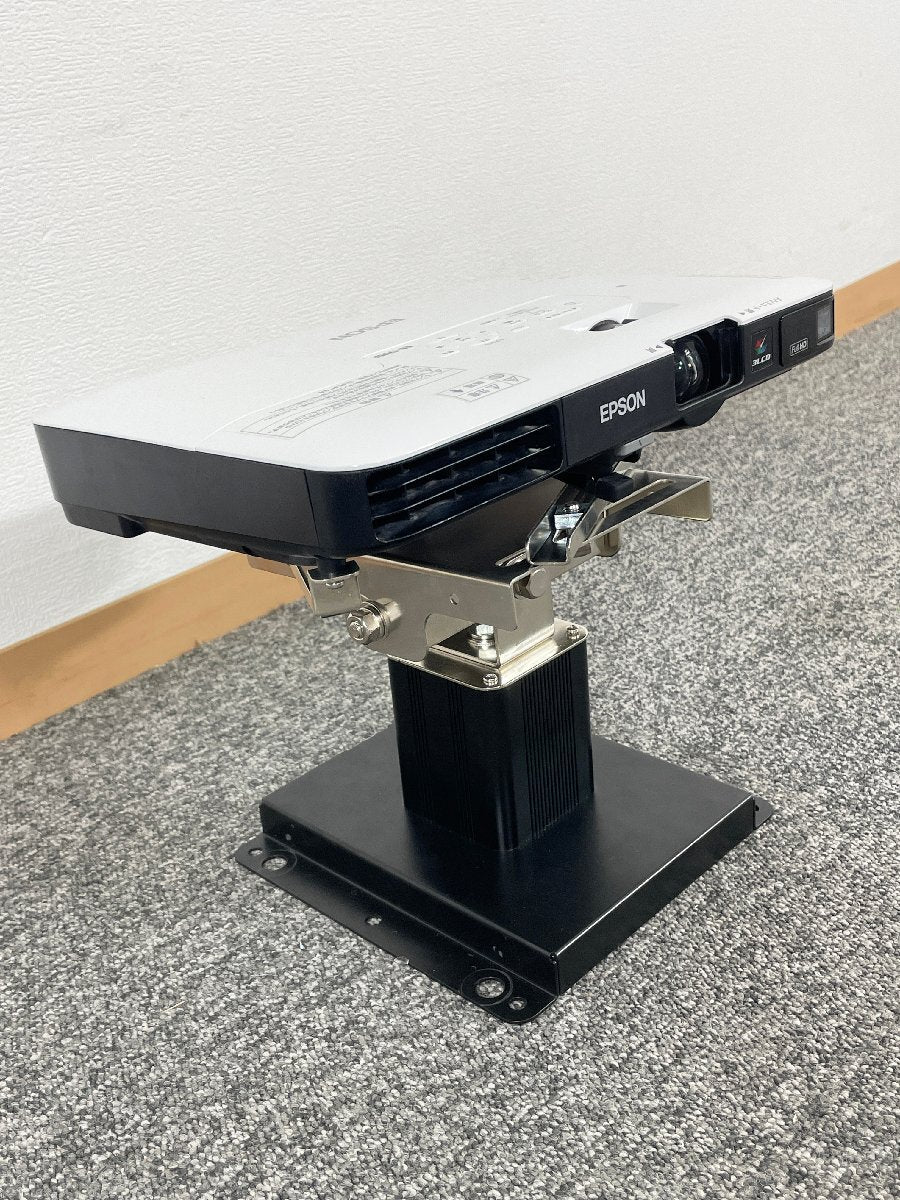 EPSON EB-1795F Projector with Ceiling Mount Bracket W290 H250 D220 [e1237076852]