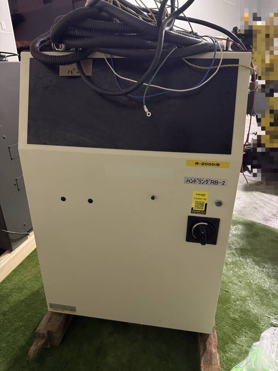 FANUC R-2000iB/210F Industrial Robot [p1238590093]