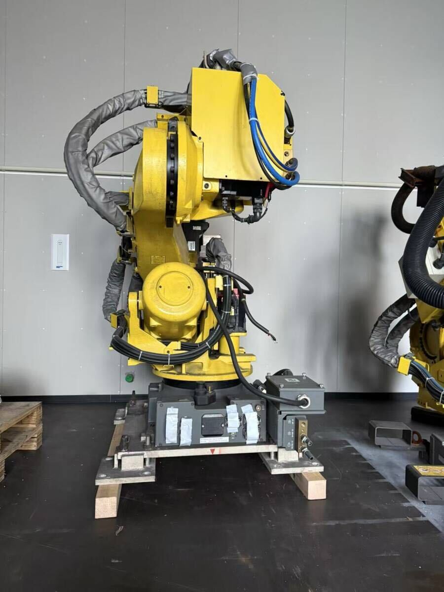 FANUC R-2000iB/165F Industrial Robot [w1238594901]