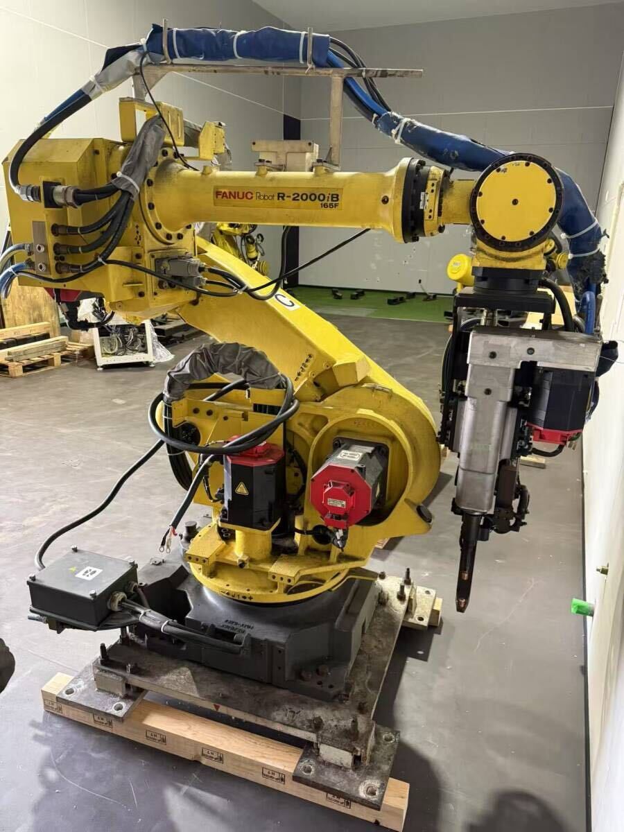 FANUC R-2000iB/165F Industrial Robot [w1238594901]