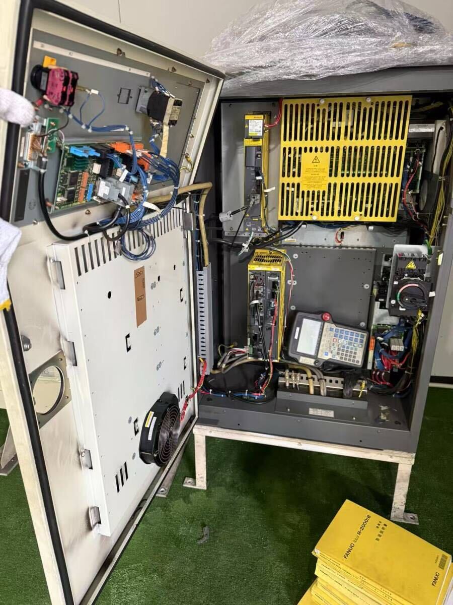 FANUC R-2000iB/165F Industrial Robot [w1238594901]