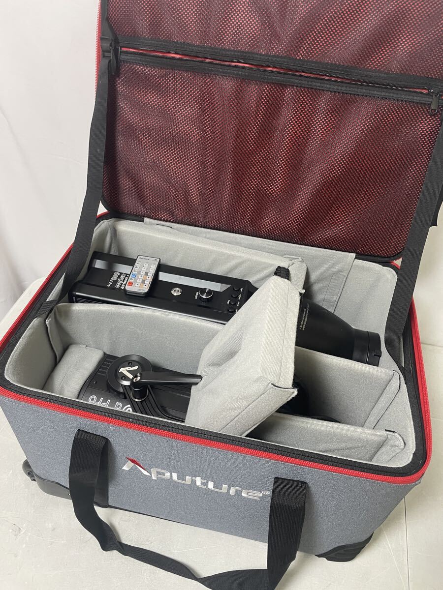 Aputure LS 600d Pro 600W LED Light with Carrying Case [u1238634614]