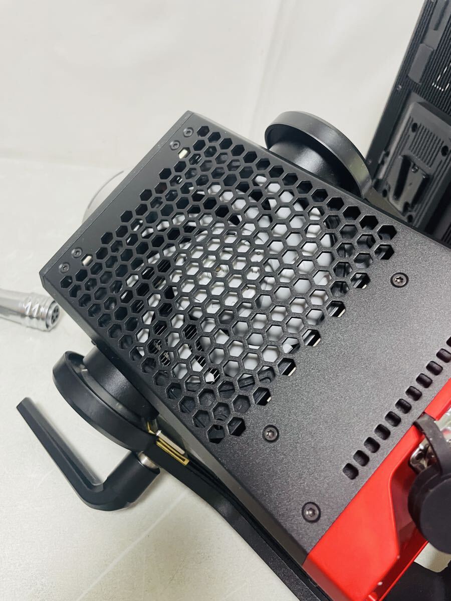 Aputure LS 600d Pro 600W LED Light with Carrying Case [u1238634614]