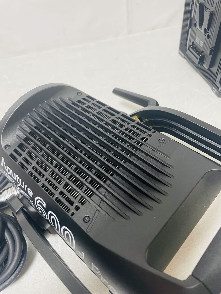 Aputure LS 600d Pro 600W LED Light with Carrying Case [u1238634614]
