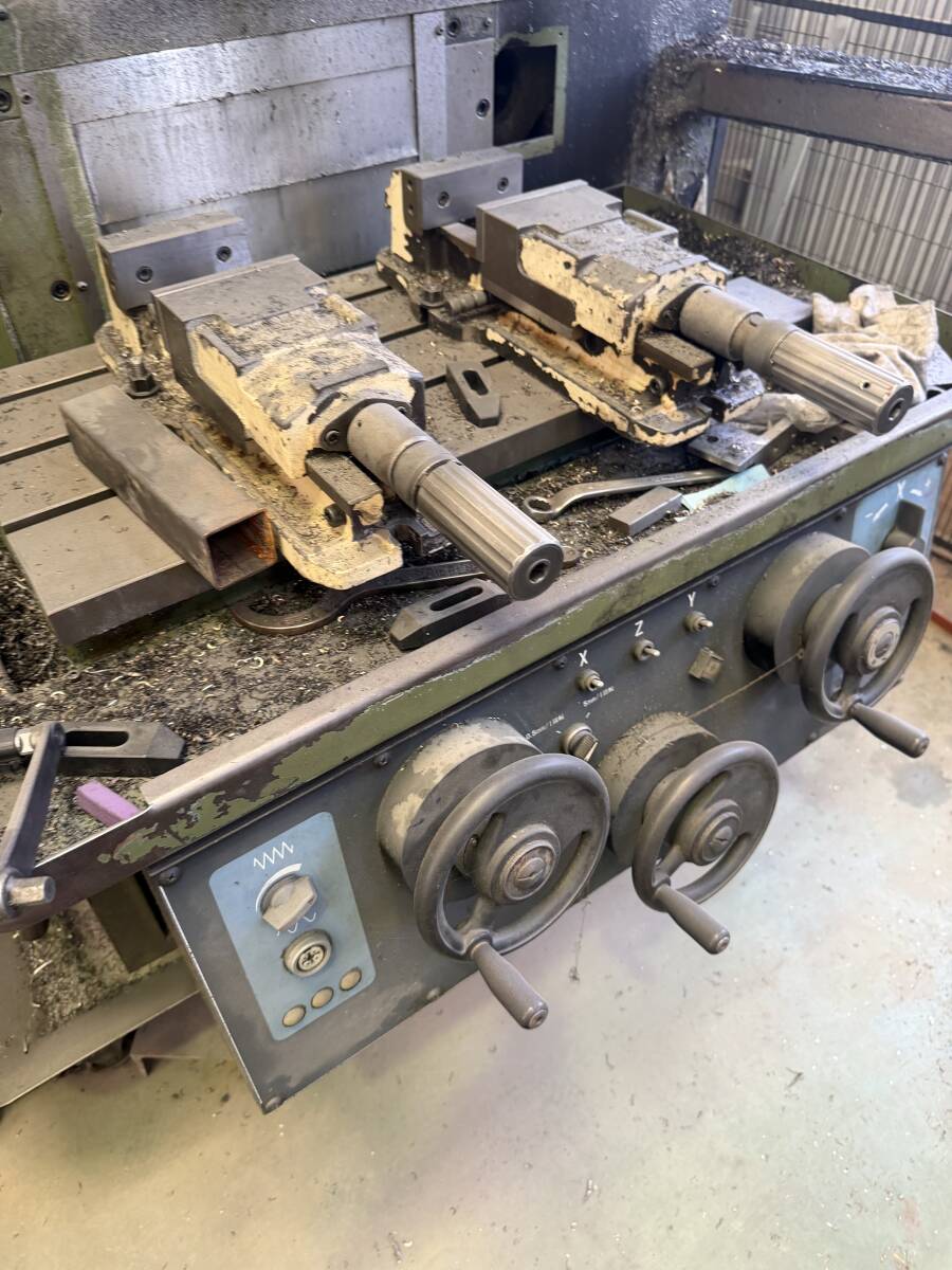 Makino KL-55 NC Milling Machine with FANUC 20-FA Control [h1240141127]