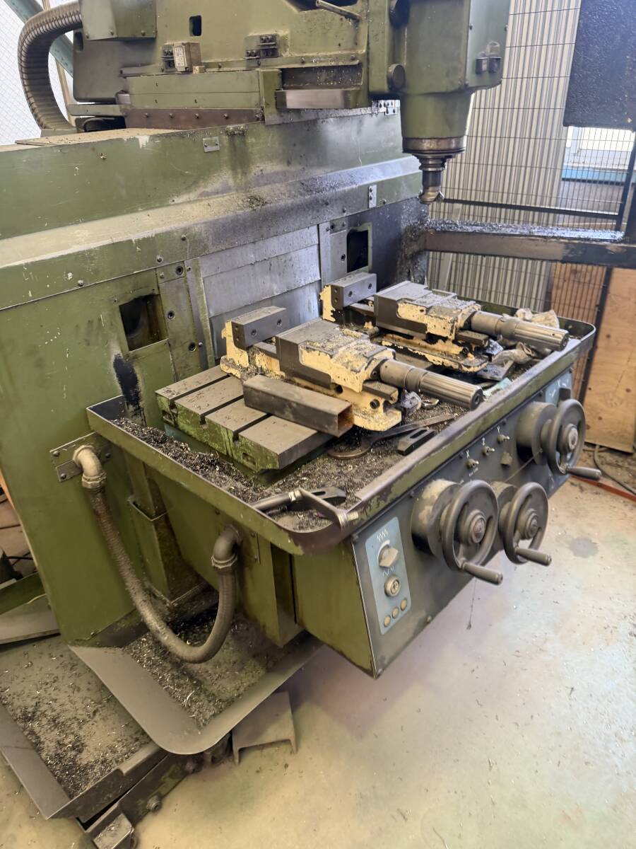 Makino KL-55 NC Milling Machine with FANUC 20-FA Control [h1240141127]