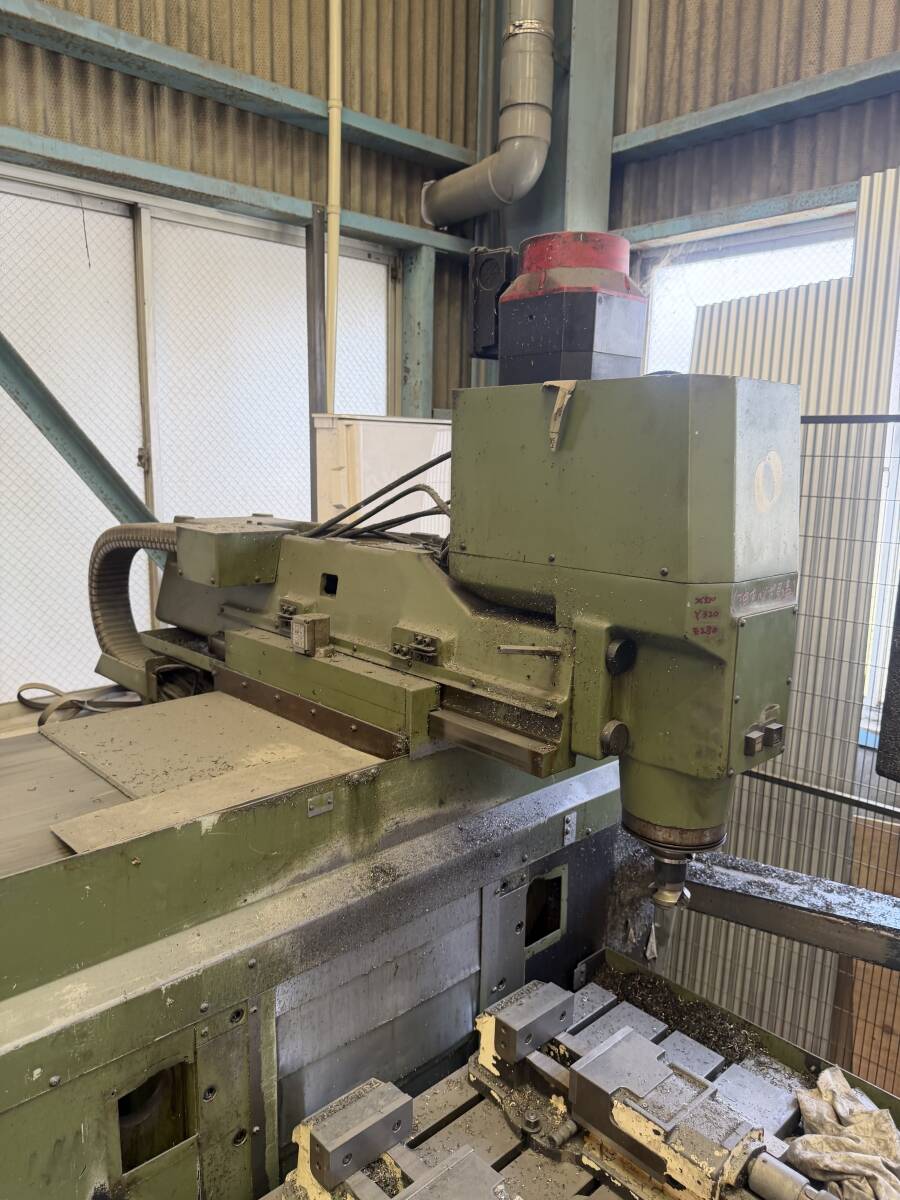 Makino KL-55 NC Milling Machine with FANUC 20-FA Control [h1240141127]