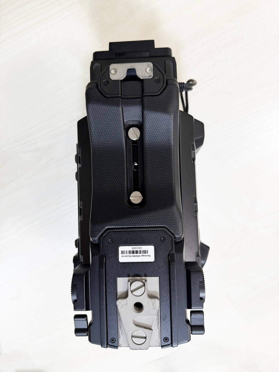 Blackmagic URSA Mini Pro 4.6K G2 Camera with Top Handle, Shoulder Pad, SSD Adapter, B4 Mount [e1242064419]