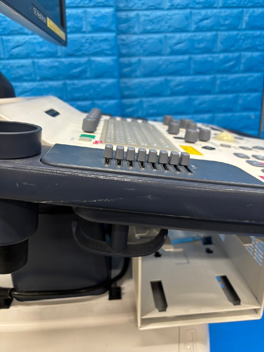 GE LOGIQ V5 Expert Ultrasound Imaging System [u1242278371]