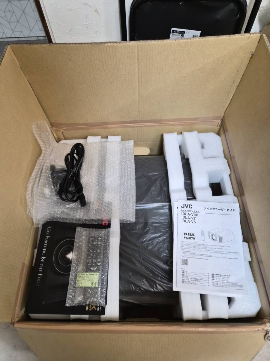 JVC DLA-V9R Projector 8K [v1242713849]