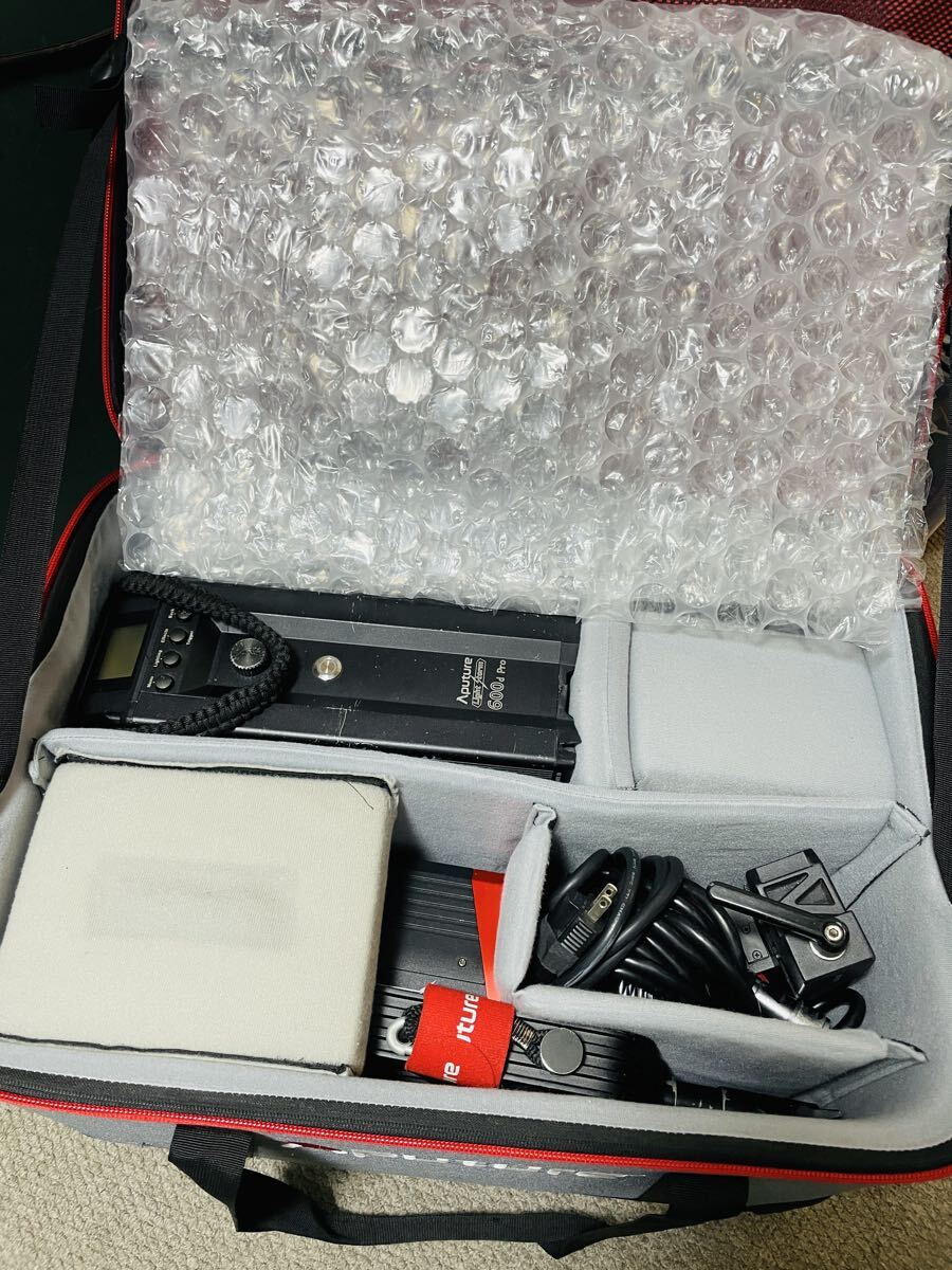 Aputure LS 600d Pro LED Light 600W with Carry Case [q1244183921]