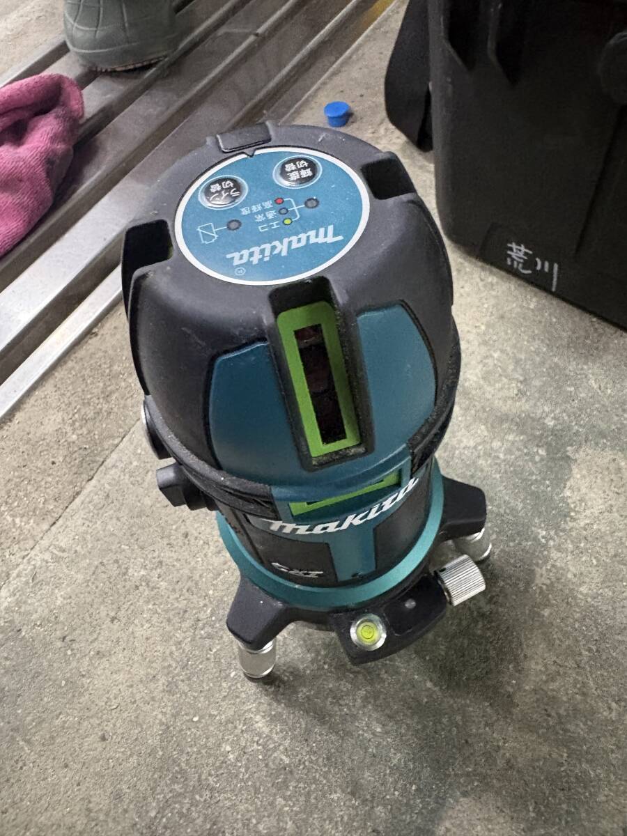 Makita SK313GD Automatic Tracking Green Laser Level with LDG-4 Receiver and BL1040B Battery [e1247102175]