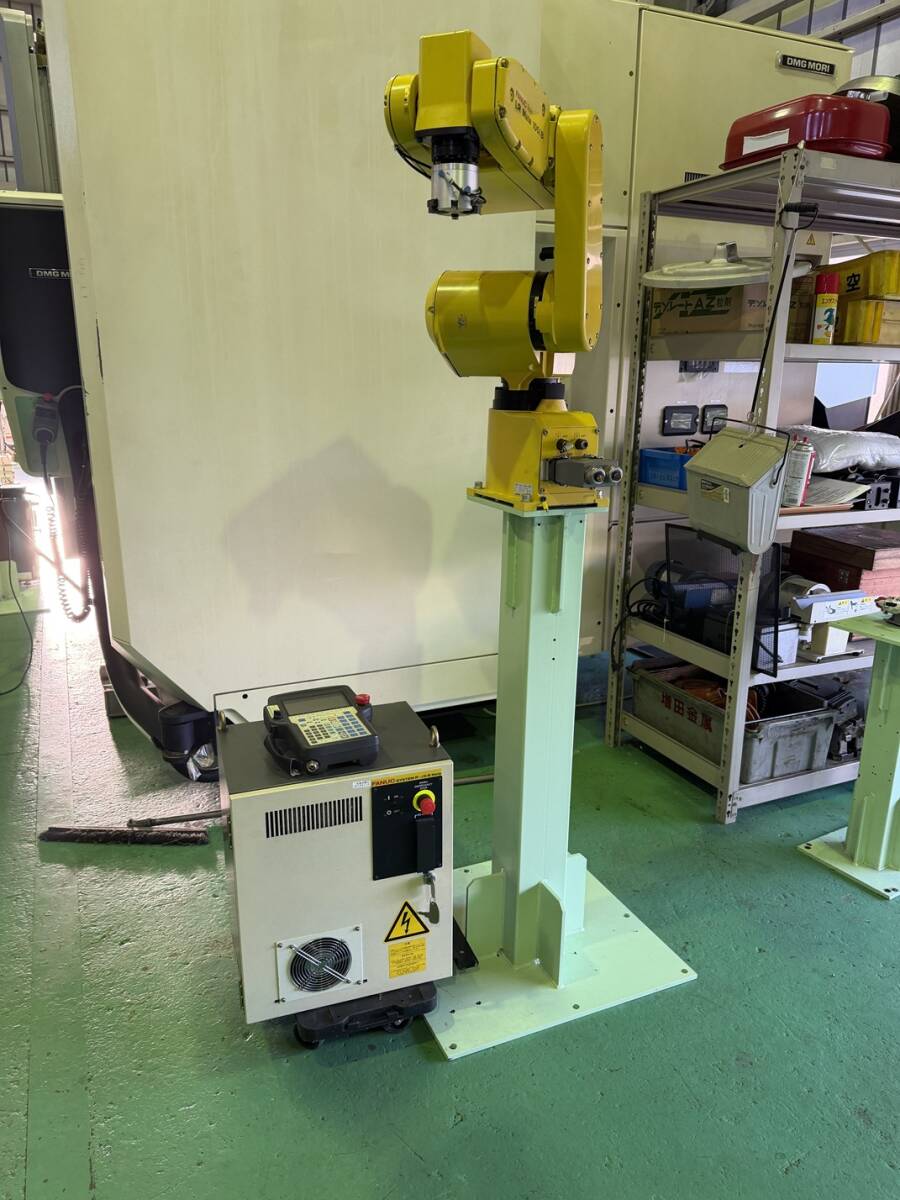 FANUC LR Mate 100iB Robot (for parts or not working) [f1247778248]