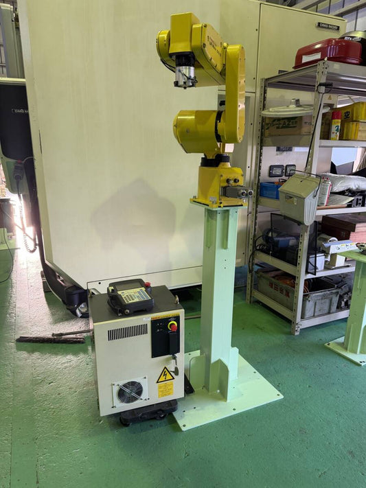 FANUC LR Mate 100iB Robot (for parts or not working) [f1247778248]