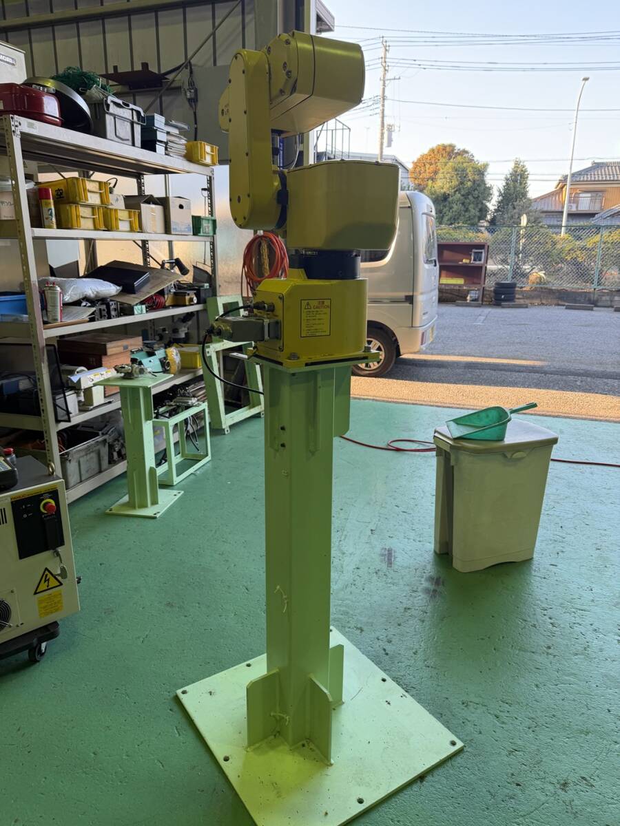 FANUC LR Mate 100iB Robot (for parts or not working) [f1247778248]