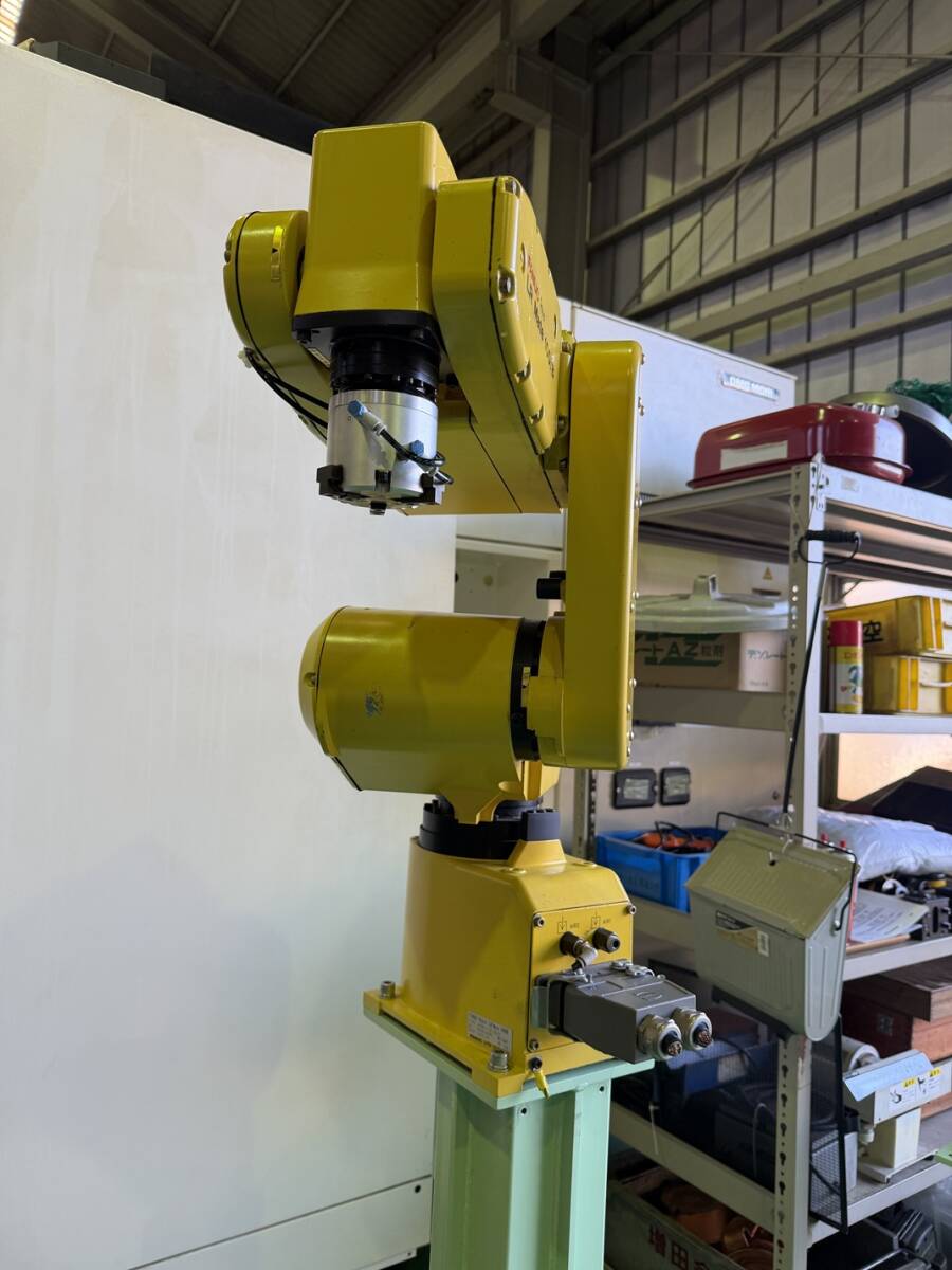 FANUC LR Mate 100iB Robot (for parts or not working) [f1247778248]
