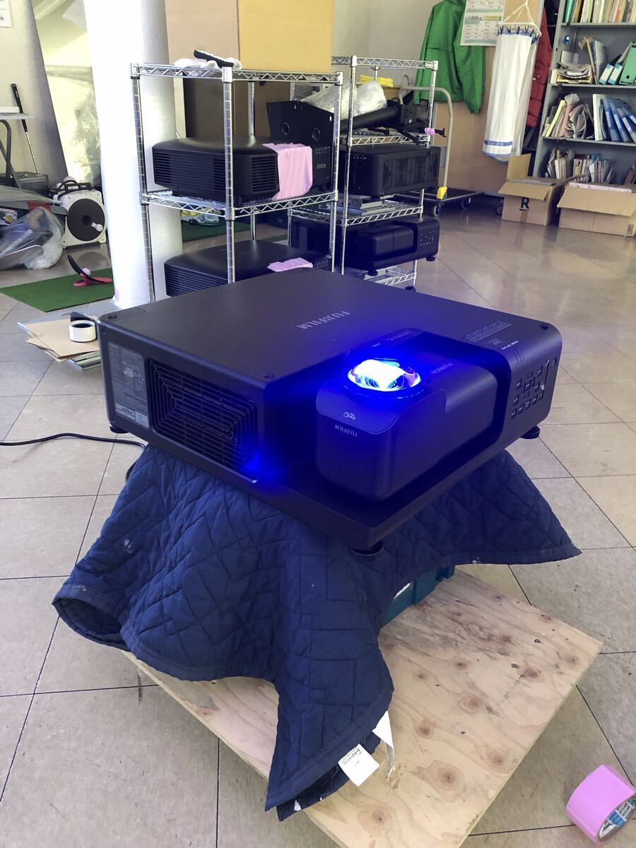 Fujifilm FP-Z8000 LED Laser Projector with Fixed Lens [b1248806254]