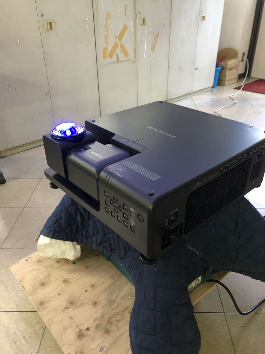 Fujifilm FP-Z8000 LED Laser Projector with Fixed Lens [b1248806254]