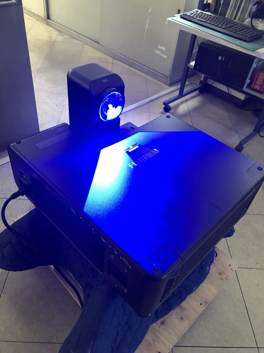 Fujifilm FP-Z8000 LED Laser Projector with Fixed Lens [b1248806254]