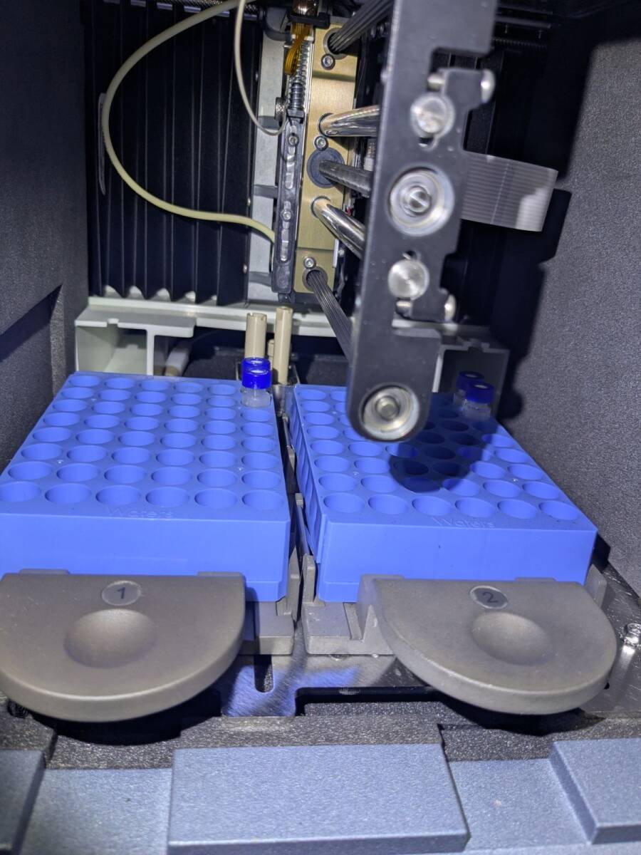 Waters 186015006 ACQUITY UPLC Sample Manager with Solvent Tray [d1249789021]