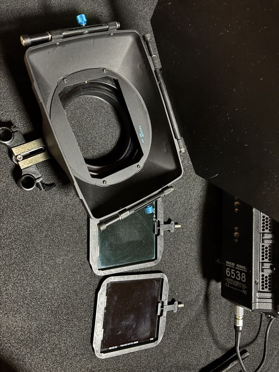 RED ONE Mysterium-X Digital Cinema Camera Full Rig with Finder Monitor CF Cards [u1249841333]